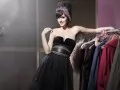 выбранное изображение: «Кэти Перри с коллекцией платьев»