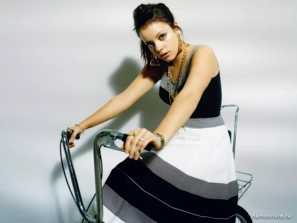 Lily Allen on a bicycle, Celebrities