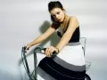 обои для рабочего стола: «Lily Allen на велосипеде»