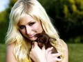 current picture: «Paris Hilton with the doggie on hands»